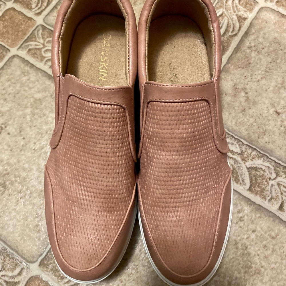 Danskin Women’s Sz 10 Comfort Memory Foam Soles Pink Slip-On Fashion Sneakers